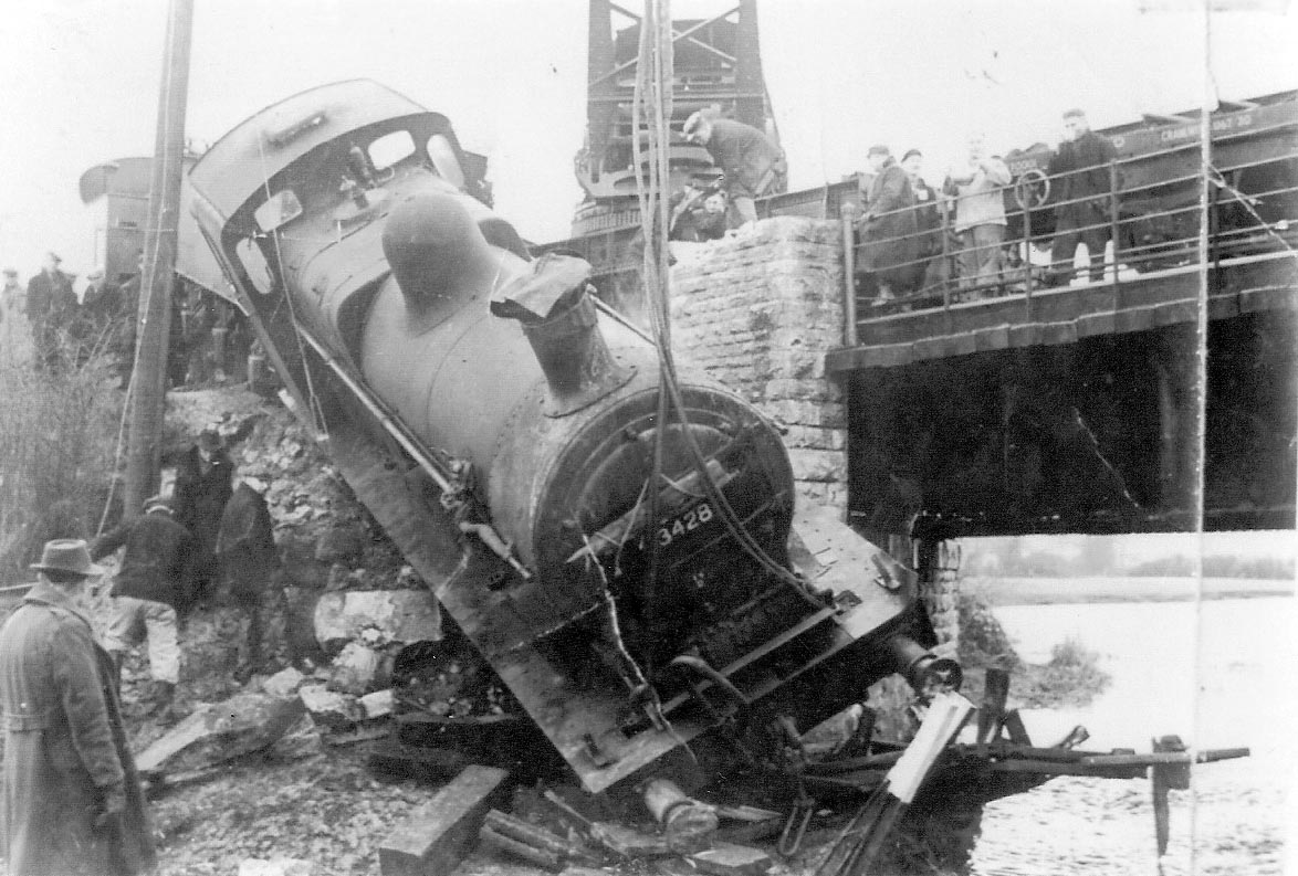 Olney, Rail, Crash, Steam Engine, Bridge