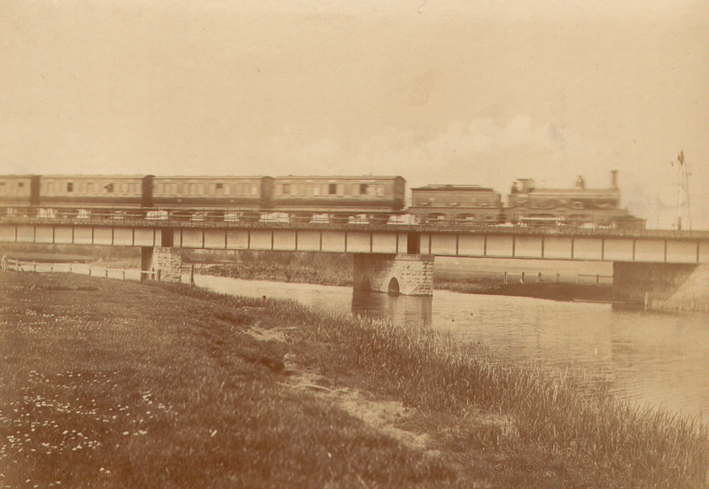 Steam engine, Bridge, Olney