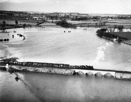 Train, Flood, Olney, Railway, Line